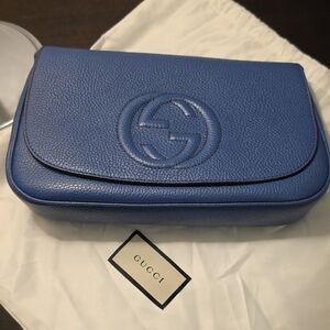 Gucci Outlet Soho Crossbody Chain Bag In Periwinkle Blue Leather and Gold HW